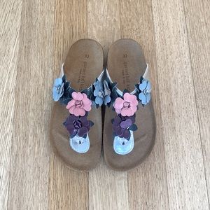 Garnet Hill Kids Italian Embellished Thong Sandals 32 Silver Floral NIB